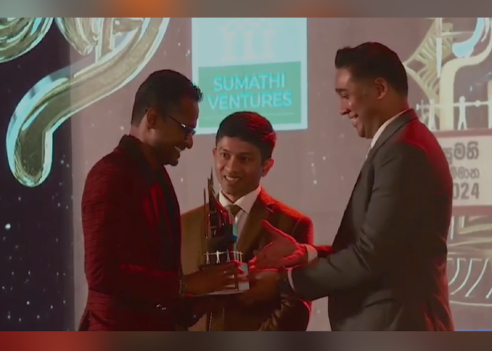 වසරේ හොඳම ප්‍රවෘත්ති නිවේදක සම්මානයත් සියතට