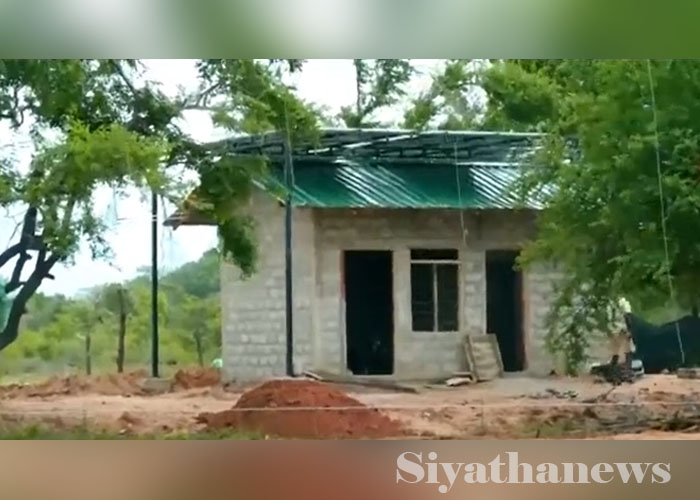 ත්‍රිකෝණමඩු රක්ෂිතයේ වනාන්තරය එළිපෙහෙලි කරමින් ගොඩනැගිලි ඉදිකරයි (VIDEO)