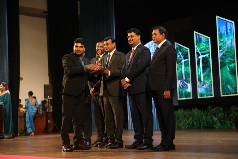 Soba Travel සම්මානයෙන් පිදුම් ලබයි