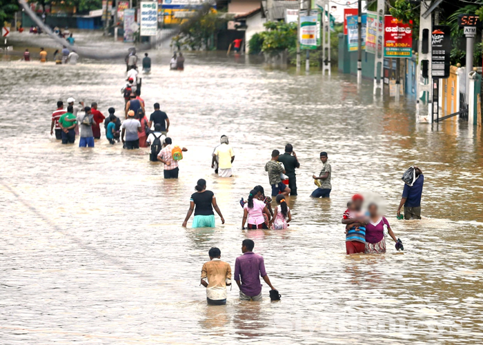 ගංවතුරේ ගිලී පාසල් සිසුවෙක් මියයයි