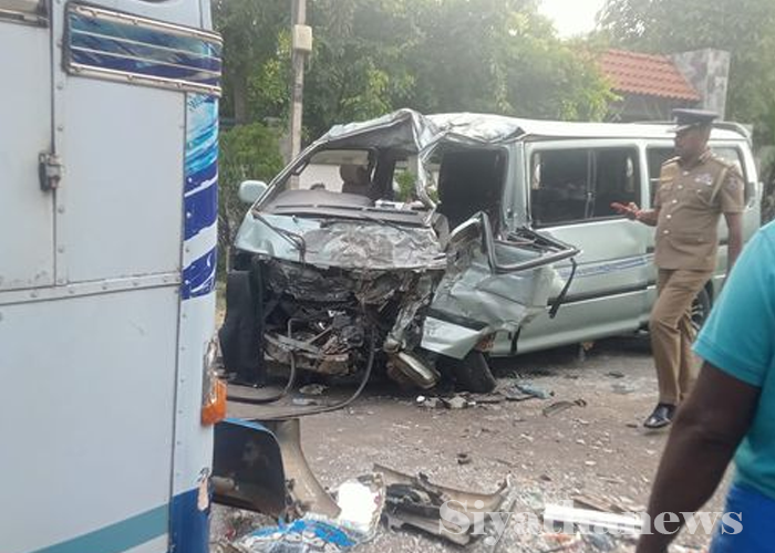 රිය අනතුරකින් තිදෙනෙක් මරුට