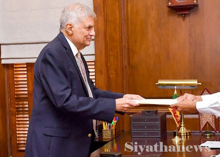 රාජ්‍ය අමාත්‍යවරයෙක් දිවුරුම් දෙයි (VIDEO)