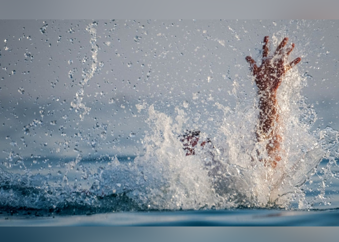 සැඩ පහරකට හසුවී පුද්ගලයෙකු මරුට