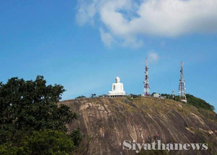 ඇතුගලින් පුද්ගලයෙකු ඇදවැටෙයි