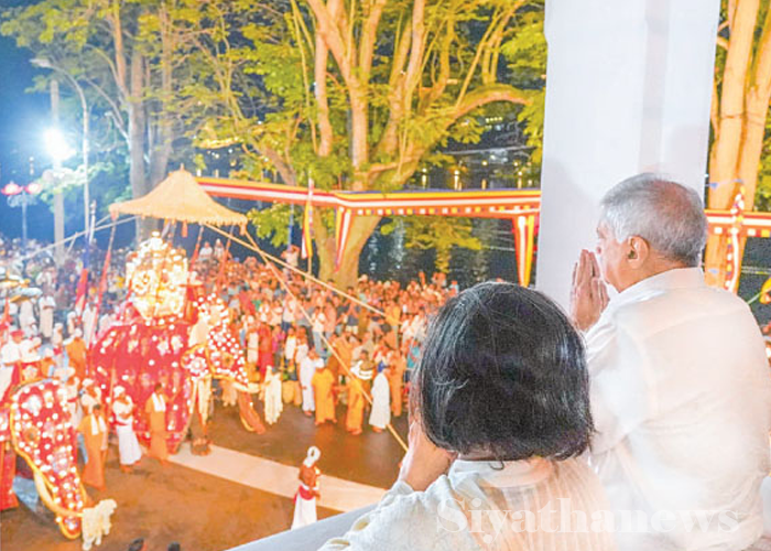 අවසන් රන්දෝලි පෙරහර නැරඹීමට ජනපති එක්වෙයි (VIDEO)