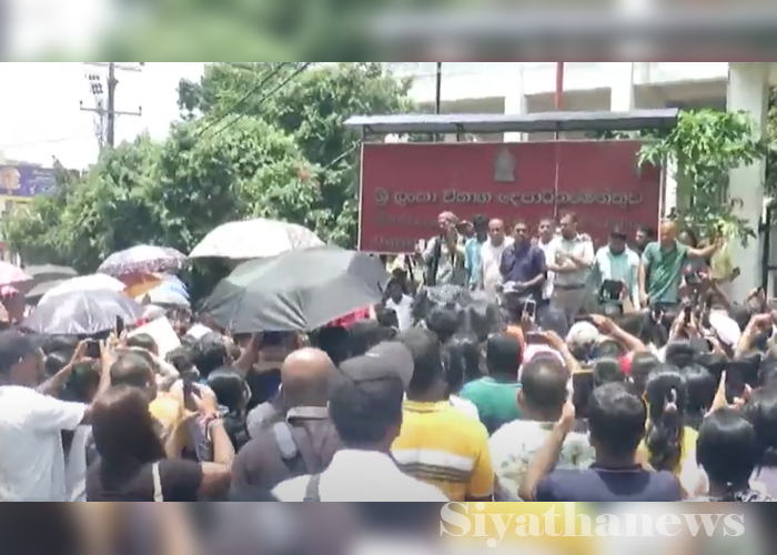 ශිෂ්‍යත්ව විභාගය යළි පවත්වන ලෙස දෙමාපියන් බලධාරින්ගෙන් ඉල්ලයි (VIDEO)