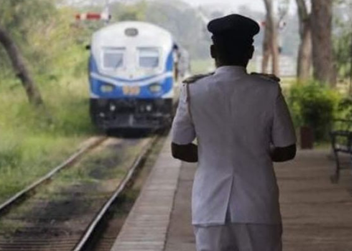 දුම්රිය ස්ථානාධිපතිවරුන් වෘත්තිය ක්‍රියාමාර්ගයකට සැරසෙයි (VIDEO)