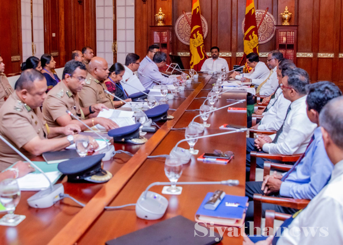 ජනපති හා සුරාබදු දෙපාර්තමේන්තුවේ නිලධාරීන් අතර හමුවක්