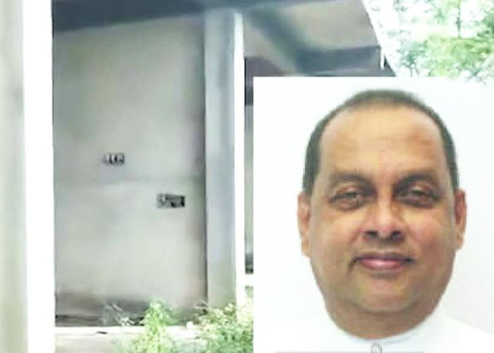 මහ වැලියට අයත් ඉඩමක් ගත්ත මහින්ද අමරවීර (VIDEO)