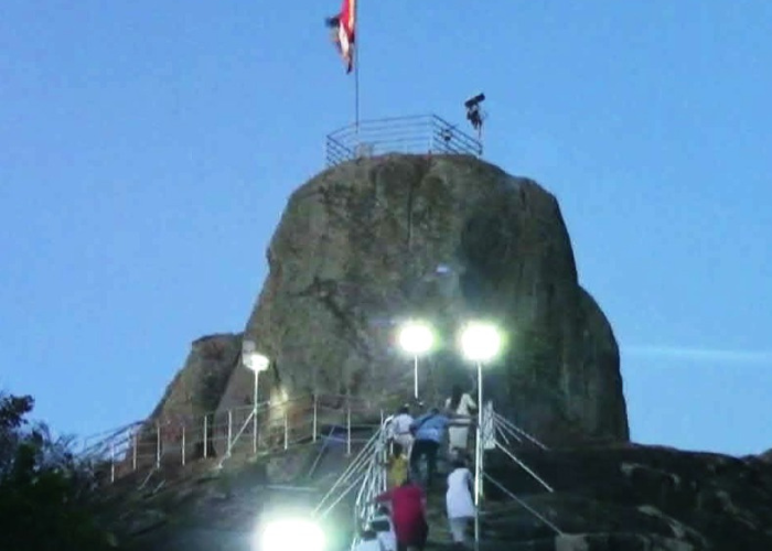 උතුම් පොසොන් පුන් පොහොය දිනය හෙටයි – විශේෂ දුම්රිය සහ බස් සේව අද සිට (VIDEO)