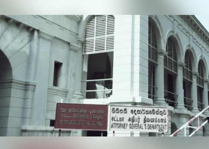 නීතිඥ හර්ෂණ නානායක්කාර කොටුව දිසා අධිකරණයේ නිරීක්ෂණ චාරිකාවක (VIDEO)