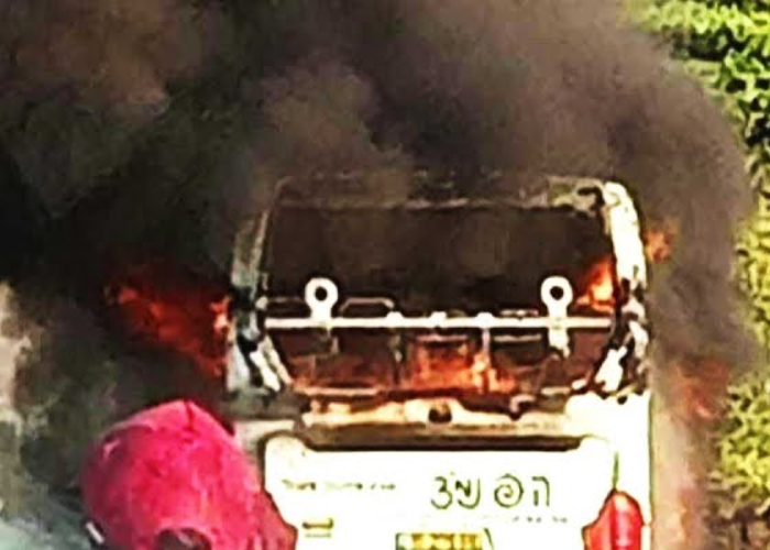 බස් රථයෙන් පැන්න ශ්‍රී ලාංකිකයන් (VIDEO)