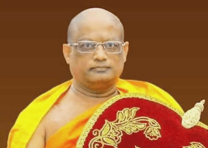 අතිපුජ්‍ය ආණමඩුවේ ශ්‍රී ධම්මදස්සි අනුනායක නාහිමියන්ගේ දේහය අස්ගිරි විහාරයට වැඩම කිරීමට සුදානම් (VIDEO)