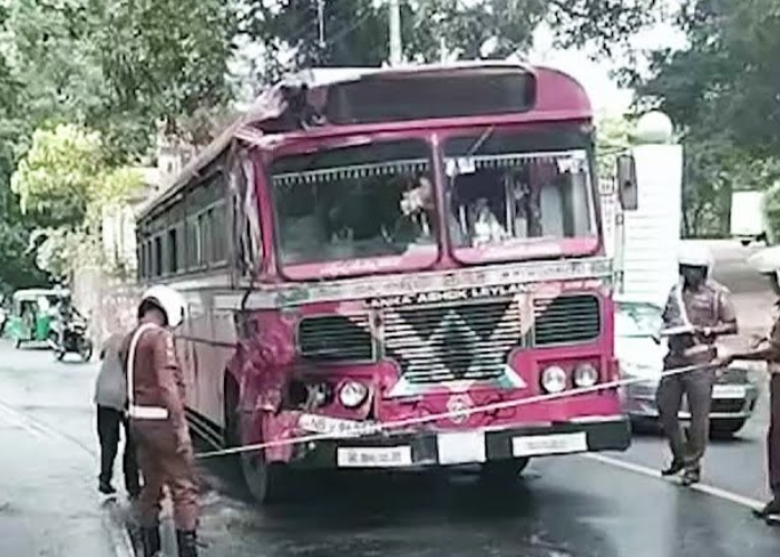 ගලිගමුවේ දී දරුණු බස් අනතුරක් – 21 ක් රෝහලට (VIDEO)