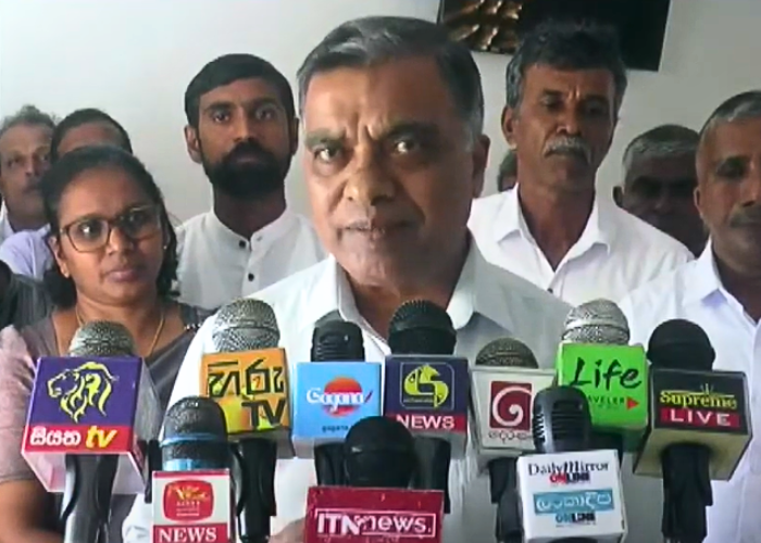 ගින්න ගැන හොයන්න ගිය නියෝජ්‍ය ඇමති (VIDEO)