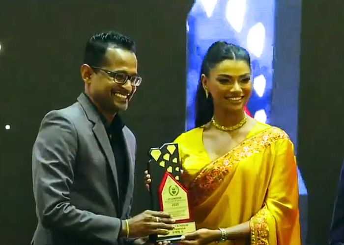 සියතට යළිත් සම්මාන වැස්සක් (VIDEO)