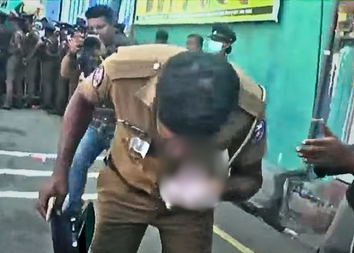 කොටුව අධිකරණය ඉදිරිපිට පොලිස් නිළධාරියෙකුට පහර දුන් සැකකරු අත්අඩංගුවට (VIDEO)