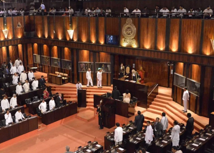 පාර්ලිමේන්තුව රැස්වෙයි