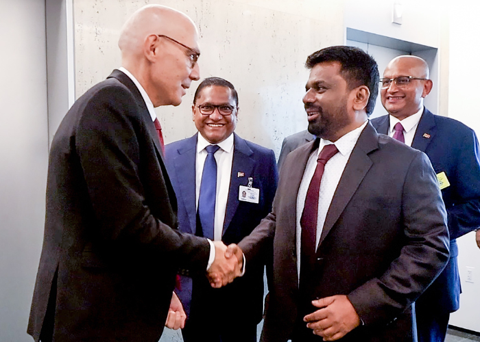 අමෙරිකාවට ගිය ජනපතිට උණුසුම් පිළිගැනීමක් – විජිත හමු වූ රාජතාන්ත්‍රිකයන් (VIDEO)
