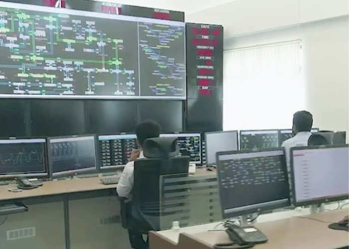 විදුලි සේවකයන්ගේ වෘත්තීය ක්‍රියාමාර්ග දැඩි කෙරේ (VIDEO)