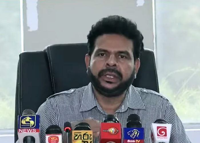 සහල් හිඟයක් නැහැ කියන නාමල් – කීරි සම්බා තියෙන්නේ කා ගාවද ? (VIDEO)