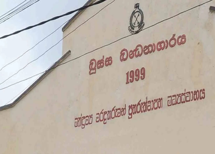 බූස්ස බන්ධනාගාරයෙන් දුරකථන 14ක් (VIDEO)