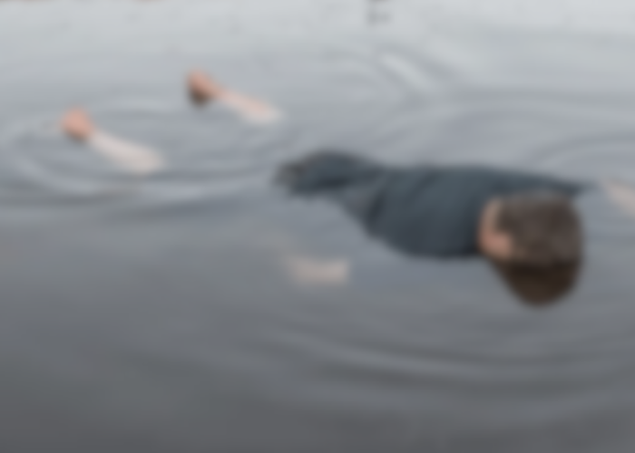 කොළඹ වරාය අසල මුහුදේ නාඳුනන සිරුරක්