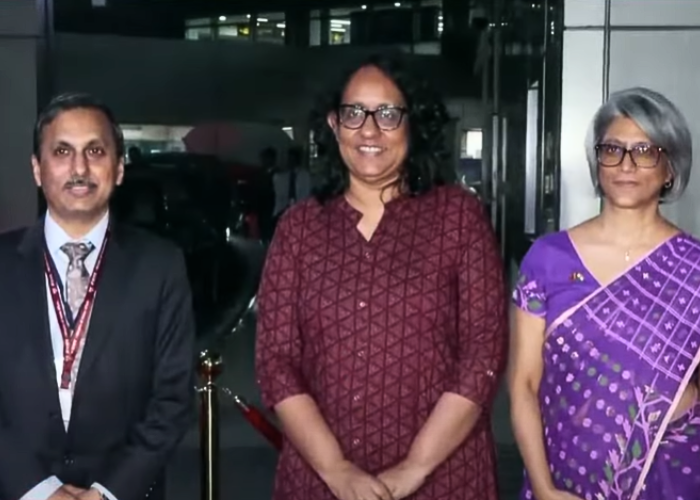 අගමැතිනිය ඉන්දියාවට (VIDEO)