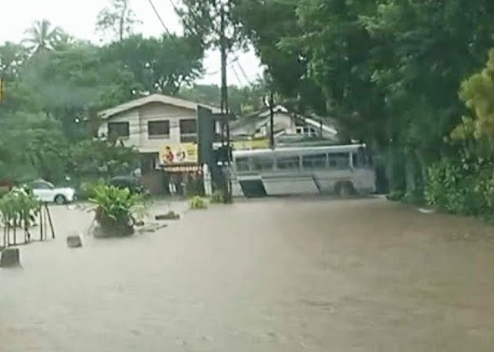 අයහපත් කාලගුණයෙන් දිස්ත්‍රික්ක 5කට බලපෑම් – 700කට වැඩි පිරිසකට පීඩා (VIDEO)