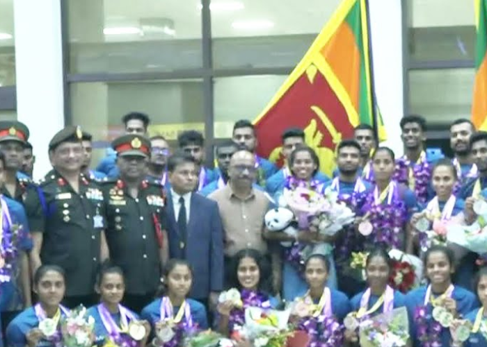 මව්බිම බැබලවූ කොල්ලෝ කෙල්ලෝ යළි ලංකාවට (VIDEO)