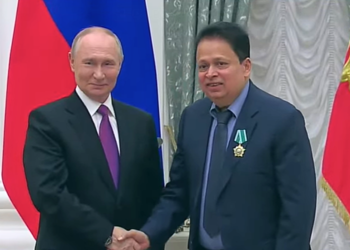 පුටින්ගේ ඉහළම සම්මානය වෛද්‍ය සමන්ට (VIDEO)