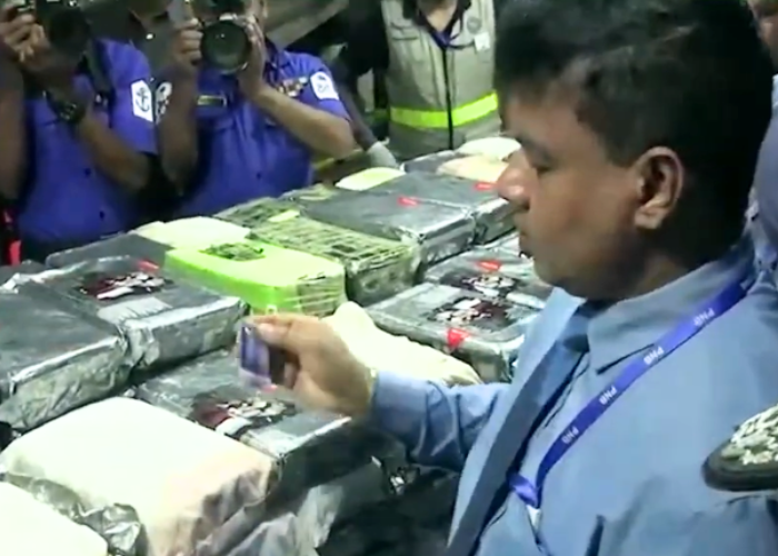 කෝටි හාරසීයක කුඩු තංගල්ල වරායට (VIDEO)