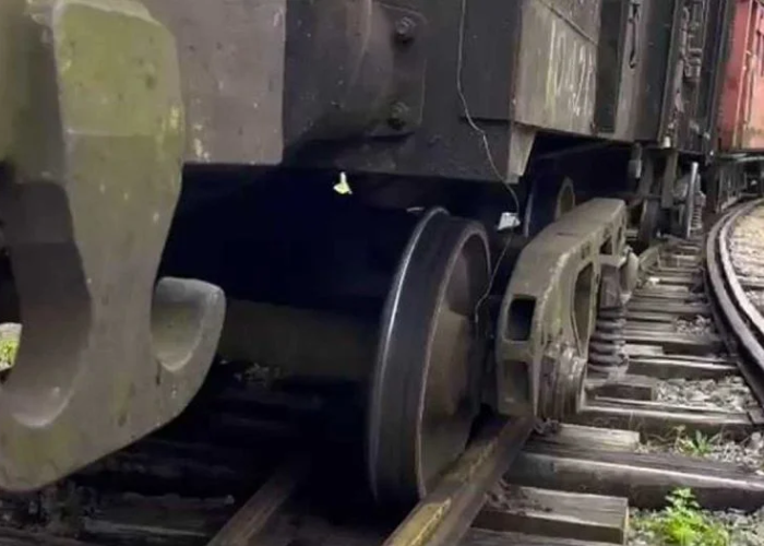 උඩරට දුම්රිය මාර්ගයේ පීලි පැනීමක්