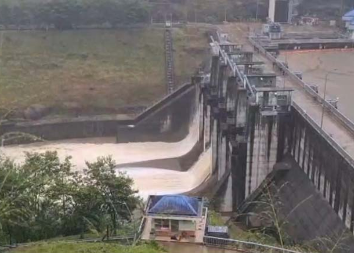 අධික වර්ෂාව හේතුවෙන් ඉහළ කොත්මලේ වාන් දොරටු දෙකක් විවෘත වේ