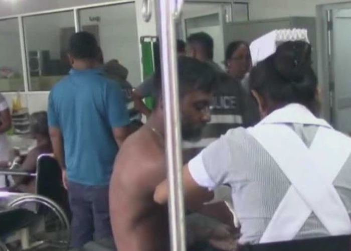 කලාඔය බස්රථයේ සිටි පිරිස් මුදාගැනේ (VIDEO)