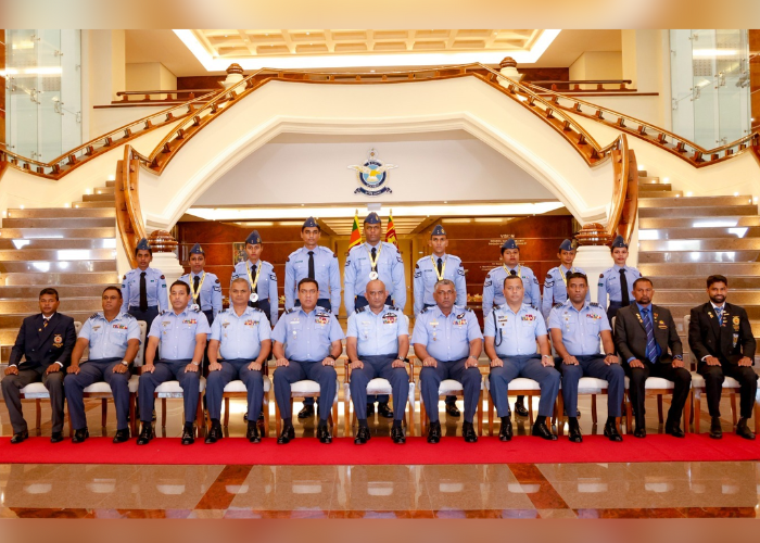 ශ්‍රී ලංකා ගුවන් හමුදාව නියෝජනය කරමින් දකුණු ආසියානු ජ්‍යෙෂ්ඨ මලල ක්‍රීඩා ශූරතාවලියේදී ජාත්‍යන්තර ජයග්‍රහණ හිමිකරගත් ක්‍රීඩකයින් ගුවන් හමුදාපතිතුමන්ගේ ඇගයීමට