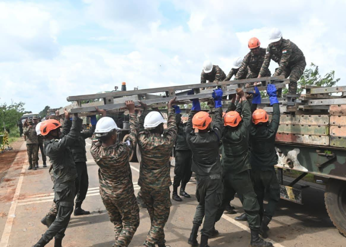 කිලිනොච්චි පාලම ප්‍රතිසංස්කරණයට ඉන්දීය හමුදාව ඉදිරිපත් වෙයි