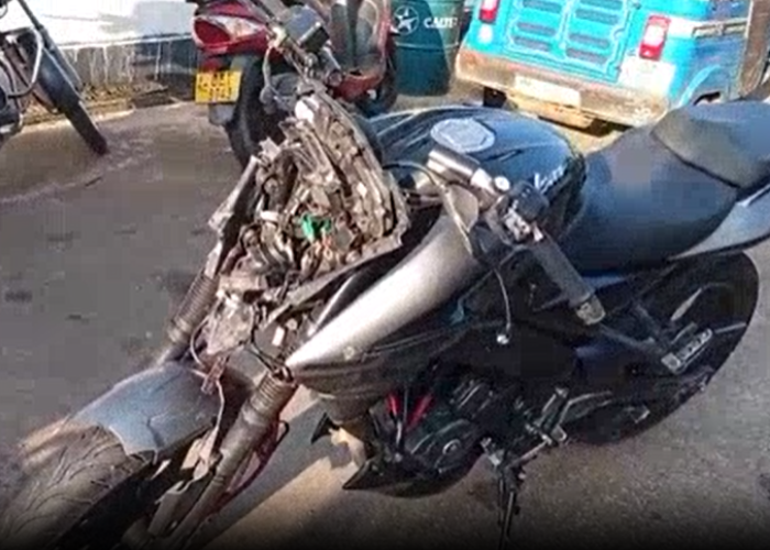 රාජකාරියේ නිරතව සිටි පොලිස් සැරයන්වරයා යතුරුපැදියක ගැටී මරුට