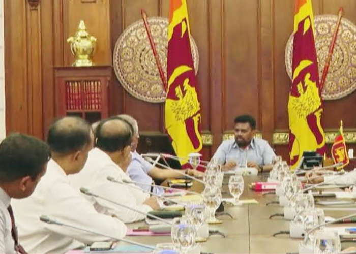 මාර්ග පද්ධතිය පිළිසකර කරන්න ප්‍රමුඛත්වය දෙන්න (VIDEO)