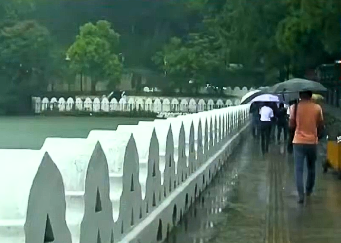 වැඩිම වැස්ස උඩුදුම්බරට මි.මී.200 පනී – මහනුවර – නුවරඑළිය යළි රතු වෙයි (VIDEO)