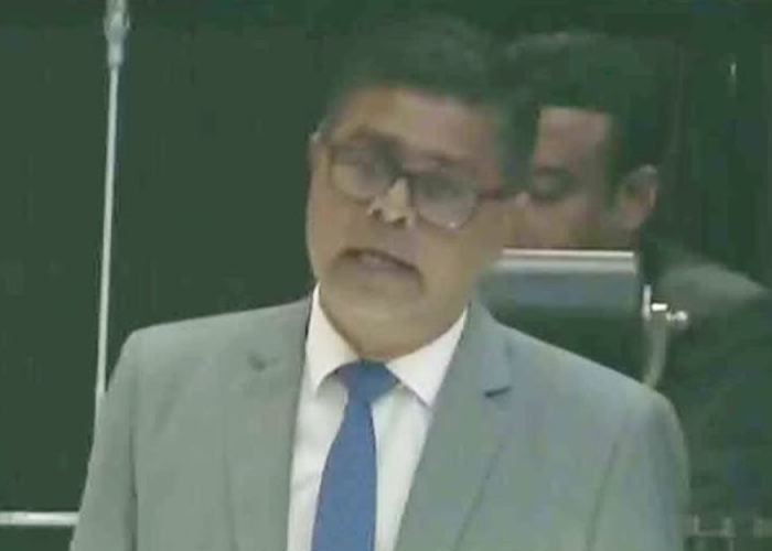 විනාඩියකට නිහඬ වූ පාර්ලිමේන්තුව – ජනපති සමඟ ඕනෑම කැපකිරීමක් කරන්න සූදානම් මුජුබර් (VIDEO)