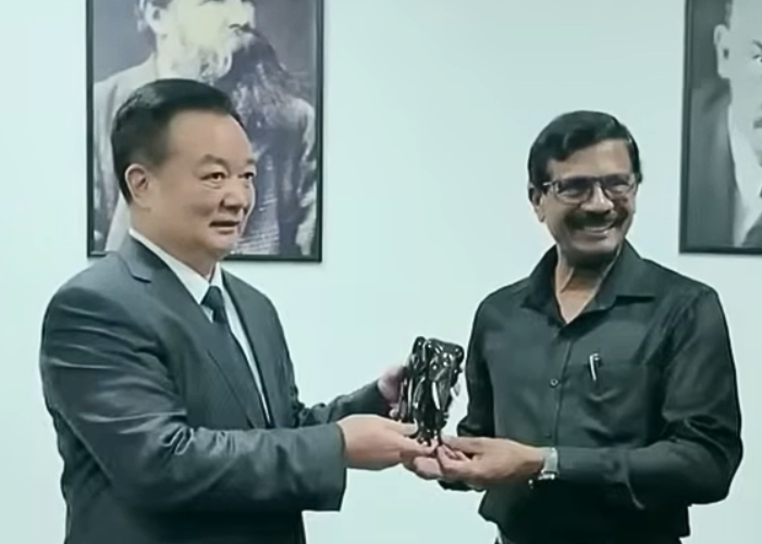 චීන කොමියුනිස්ට් පක්ෂයේ දූත පිරිසක් ටිල්වින් සිල්වා හමුවෙයි (VIDEO)