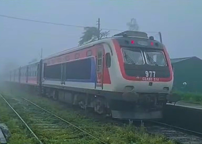 දින 23කට පසු ගමන් ආරම්භ කල දුම්රිය (VIDEO)