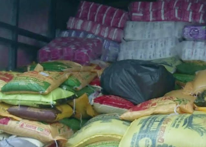 විපතට පත් වූ ජනතාවට උදව්කරන්න සියත ළෙන්ගතුකමට බොහෝ පරිත්‍යාග (VIDEO)