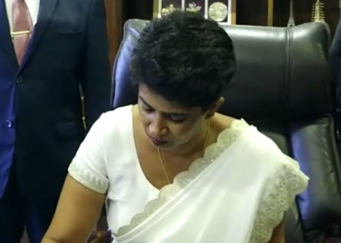 නව විගණකාධිපති වැඩ අරඹයි (VIDEO)