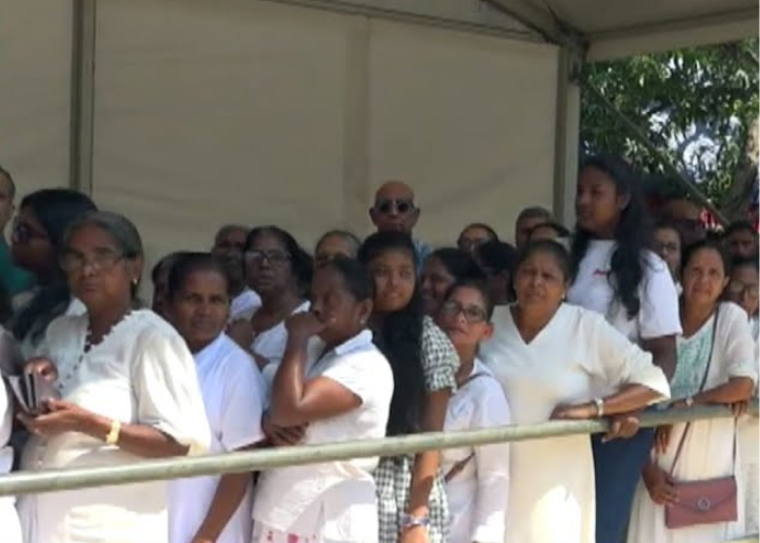 දෙව්නි මෝරි සර්වඥ ධාතු වන්දනාවට අදත් බැතිමතුන් විශාල පිරිසක් (VIDEO)