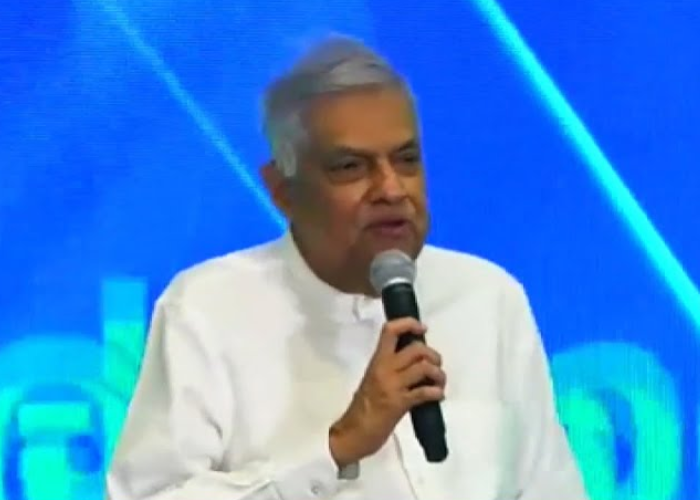 බංකුවේ වාඩිවෙන පුරුද්ද ගැන කියන රනිල් (VIDEO)