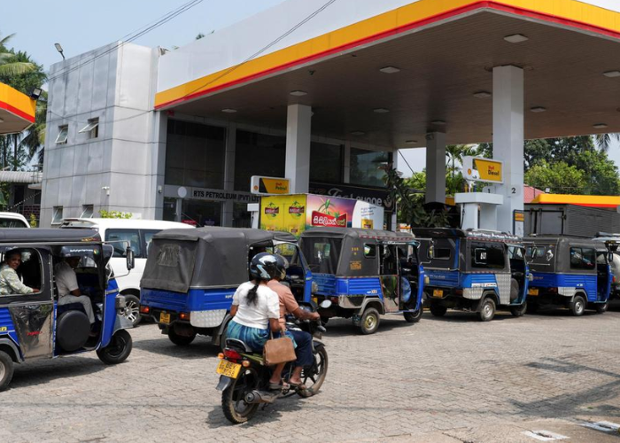 තෙල් මිල ඉහළට – පාසල් වෑන් ගාස්තු 5%කින් වැඩි වෙයි – බස් ගාස්තු වෙනසක් නැහැ (VIDEO)