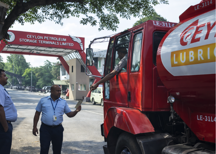 ඉන්ධන බෙදා හැරීම අඛණ්ඩව (VIDEO)