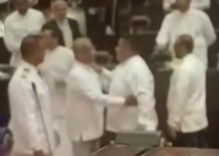 අදත් පාර්ලිමේන්තුව උණුසුම් (VIDEO)